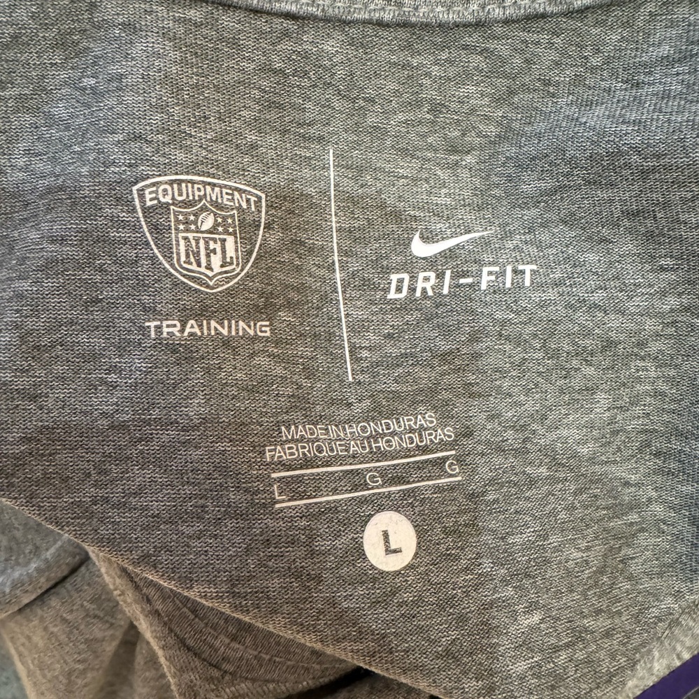 Men’s Nike Vikings Shirt - Picture 5 of 5